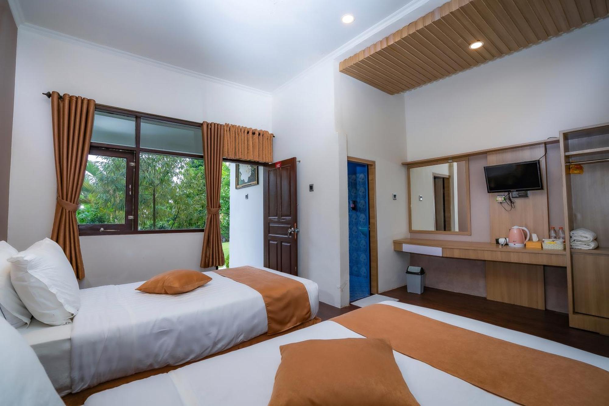 Nirvana Hotel Resort Tetebatu Exterior photo